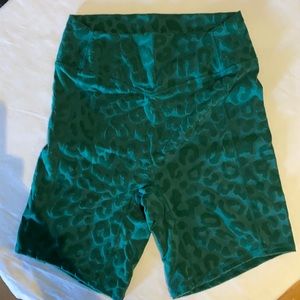 Balance Athletica green Cheetah rider shorts M